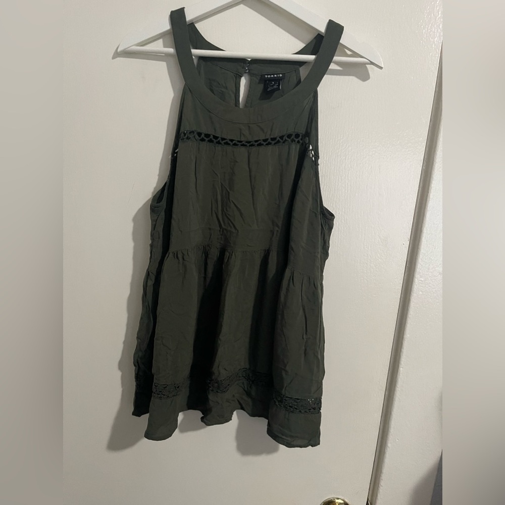 This dark green tank is perfect for the summer heat waves it is very flowy